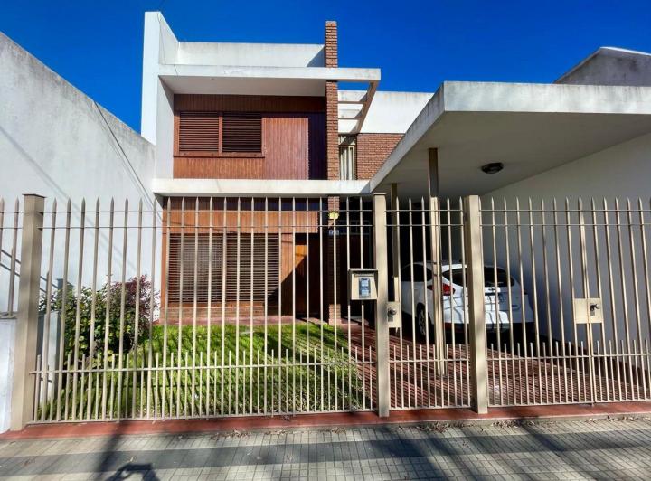 Casa · 172m² · 4 Ambientes · 1 Cochera