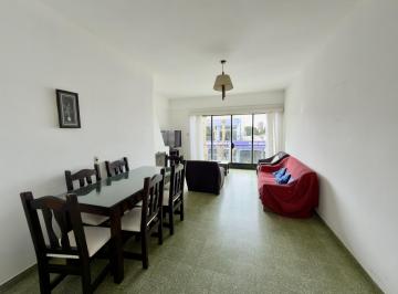 Departamento · 88m² · 3 Ambientes · Colonia - Alquiler o Venta de Apartamento de 2 Dorm. Céntrico