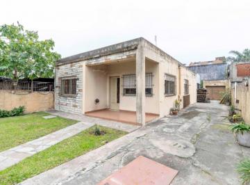 Casa · 50m² · 4 Ambientes · 2 Cocheras · Casa - 4 Amb C/jardin, Parrilla en Venta en El Talar