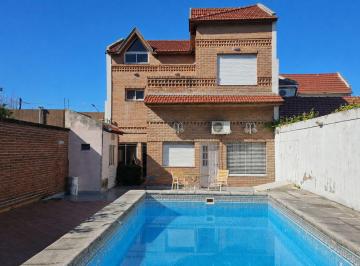 Casa · 312m² · 6 Ambientes · 1 Cochera · Casa 6 Ambientes con Pileta Quincho y Parrilla