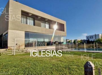 Casa · 296m² · 5 Ambientes · Casa en Venta Al Lago en Los Carpinchos, Nordelta