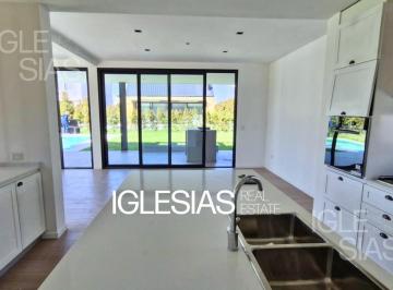 Casa · 213m² · 6 Ambientes · Casa en Venta en Castaños, Nordelta
