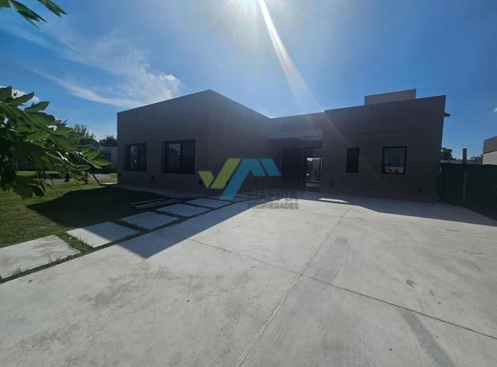 Casa · 159m² · 5 Ambientes · 3 Cocheras