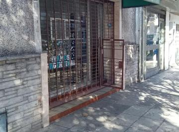 Local comercial , Villa del Parque · Local en Alquiler con 3 m de Vidriera | Álvarez Jonte y Nazca
