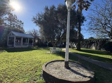 Quinta vacacional · 107m² · 5 Ambientes · 1 Cochera · Casa Quinta con Amplio Parque. Venado Tuerto
