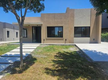Casa · 150m² · 5 Ambientes · 2 Cocheras · Casa en Alquiler en Santo Tomas, Derqui, Pilar