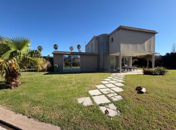 Casa · 174m² · 5 Ambientes · Venta Casa 4 Dorm. en Barrio San Marino