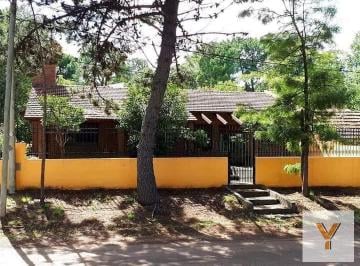 Casa · 260m² · 5 Ambientes · 2 Cocheras · Casa en Venta - 4 Dorm. 5 Baños - Cocheras - 540 m² - Monte Hermoso