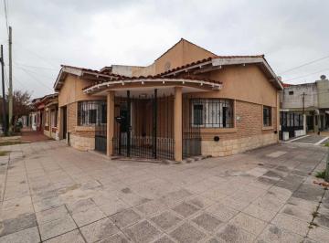 Casa · 109m² · 3 Ambientes · 1 Cochera · Casa 3 Ambientes Escalada Terraza y Cochera.