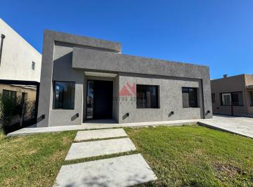 Casa · 150m² · 4 Ambientes · 1 Cochera · Casa en Alquiler en Santo Tomas, Derqui, Pilar
