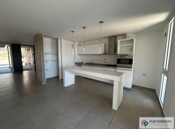 Casa · 160m² · 4 Ambientes · 1 Cochera · Duplex en Alquiler en Riberas de Manantiales