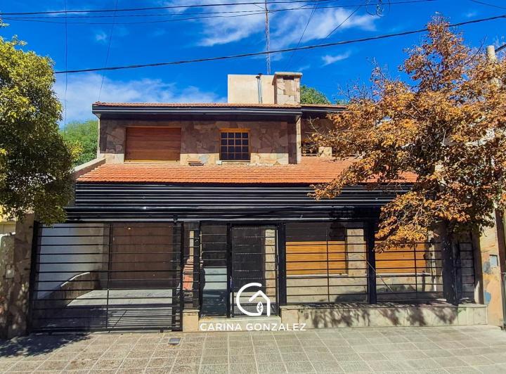 Casa · 283m² · 7 Ambientes · 3 Cocheras