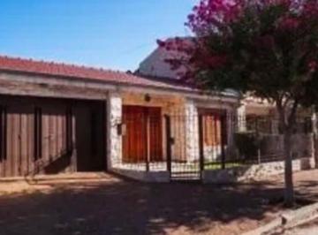 Casa de 6 ambientes, Córdoba · Venta Casa Barrio Ayacucho - 3 Dorm. - Pileta - Cochera Doble