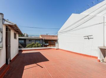 Casa · 218m² · 5 Ambientes · Casa Multifamiliar en Venta de 6 Ambientes en Villa Lugano con Patio, Terraza y Quincho con Parrilla