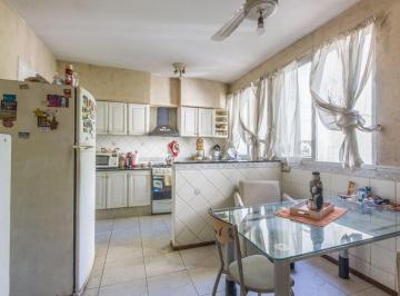 Casa · 267m² · 7 Ambientes · 1 Cochera · Venta Casa en Belgrano/nuñez con Pileta y Cochera