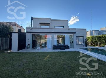 Casa · 310m² · 6 Ambientes · 4 Cocheras · Casa en Venta 6 Ambientes Altos del Sol