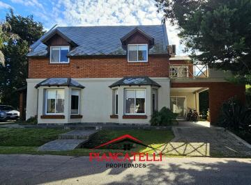 Casa · 190m² · 5 Ambientes · 3 Cocheras · Casa en Venta 690 m², Dos Lotes Unificados, en Country Banco Provincia, 5 Ambientes. Apto Crédito.