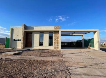 Casa · 136m² · 5 Ambientes · 2 Cocheras · Casa en Venta - Barrio Privado Terra Malva - Luján