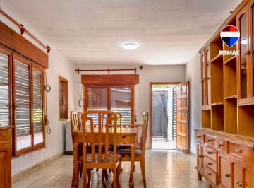 Casa · 186m² · 6 Ambientes · 1 Cochera · Casa a Remodelar en Venta Macrocentro 275.92 m²