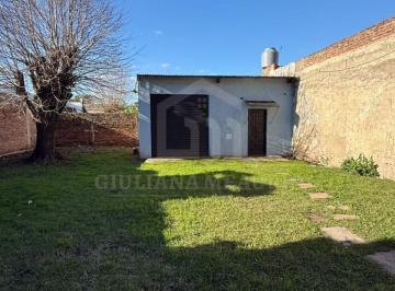 Casa · 150m² · 3 Ambientes · 3 Cocheras · Casa 3 Amb. a Reciclar Sobre Lote de 432 m² con Galpón y Entrada Pasante