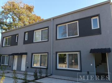 Casa · 140m² · 3 Dormitorios · 1 Cochera · Dúplex en Venta en Village Estrada