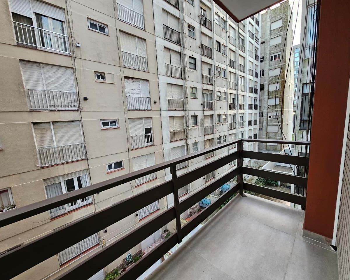 Departamento 2 amb, 50m² con balcón y vista al mar — Centro