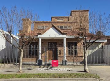 Casa · 158m² · 5 Ambientes · 1 Cochera · Casa en Camara