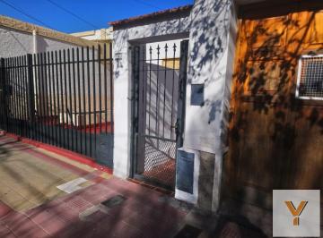 Casa · 167m² · 7 Ambientes · Casa en Venta - 3 Dorm. 2 Baños - 300 m² - San Luis