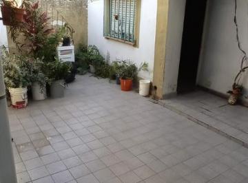 Casa · 63m² · 4 Ambientes · 1 Cochera · Casa - Urquiza