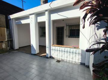Casa · 63m² · 4 Ambientes · 1 Cochera · Casa - Urquiza