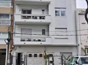 Departamento · 48m² · 3 Ambientes · Alquiler de Apartamento de 2 Dorm. con Balcón en Punta Carretas, Montevideo