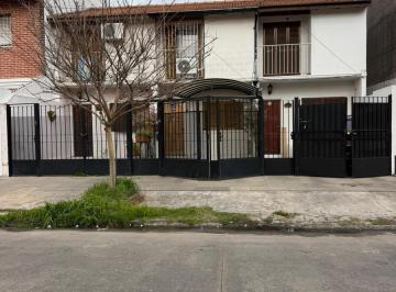 PH · 83m² · 3 Ambientes · 1 Cochera · Alquiler PH en Martin Coronado E Ambientes