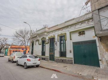 Casa · 268m² · 6 Ambientes · 1 Cochera · Bajo de Precio! Venta Casa Aguada 5 Dorm.
