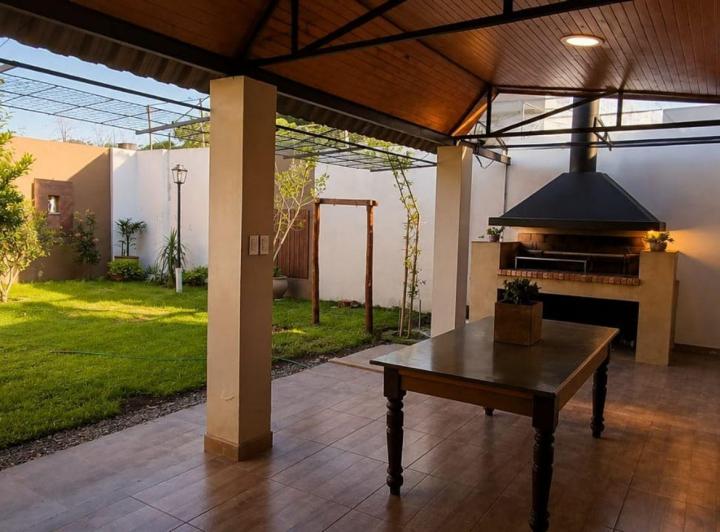 Casa · 218m² · 7 Ambientes · 1 Cochera