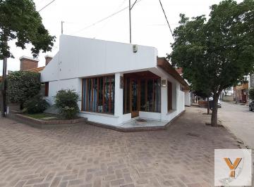 Local comercial · 156m² · 3 Ambientes · Local en Venta - 1 Baño 1 Deposito - 156 m² - Rojas