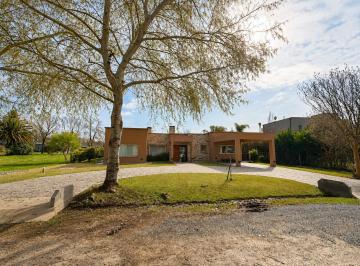 Casa · 350m² · 5 Ambientes · 3 Cocheras · Casa en Haras del Sur 1