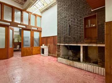 Casa · 144m² · 4 Ambientes · 1 Cochera · Venta Casa de 3 Dorm. con Cochera en Arroyito, Rosario