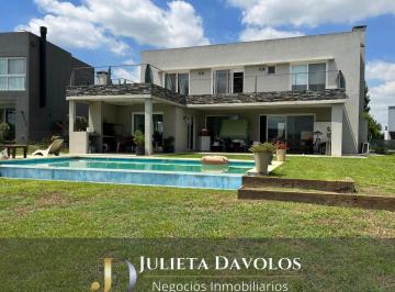 Casa · 240m² · 5 Ambientes · 2 Cocheras · Casa a La Laguna en Venta 5 Ambientes El Canton Barrio Islas