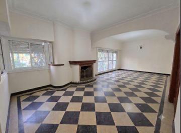Casa · 205m² · 6 Ambientes · 2 Cocheras · Casa en Alquiler - Vicente López - 3 Dorm. - 2 Baños - Jardin