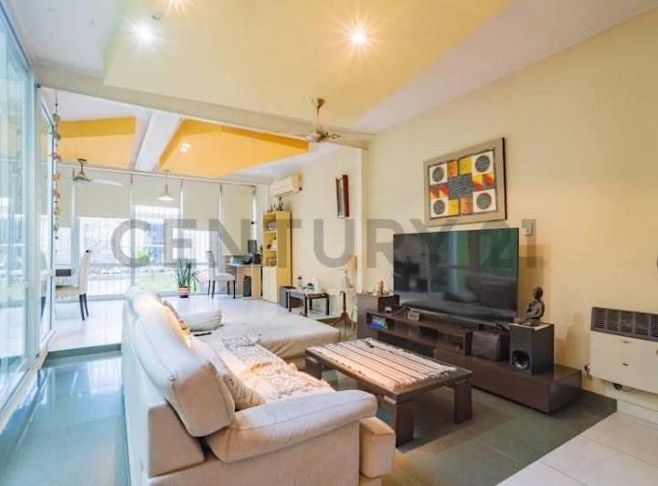 Casa · 255m² · 4 Ambientes · 2 Cocheras