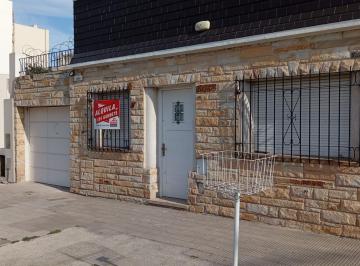 Casa · 200m² · 7 Ambientes · 1 Cochera · Casa Uso Familiar / Apta Profesionales