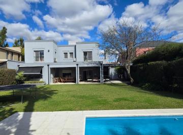 Casa · 190m² · 6 Ambientes · 2 Cocheras · Impecable Casa