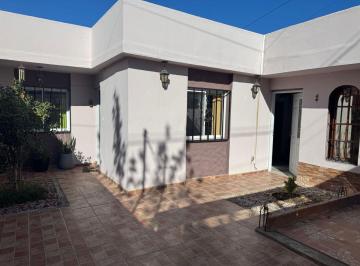 Casa de 6 ambientes, Neuquén · Vendo Casa de Tres Dorm. en Neuquén Capital.