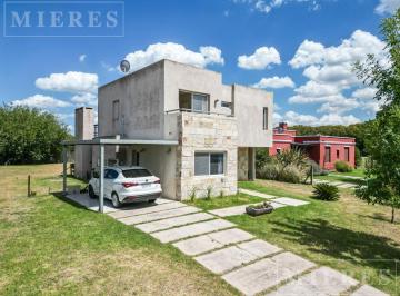 Casa · 160m² · 5 Ambientes · 1 Cochera · Oportunidad Casa en Venta en Haras Santa Maria Barrio Atardecer, Loma Verde