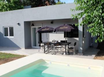 Casa · 336m² · 3 Ambientes · 2 Cocheras · Casa 3 Ambientes con Pileta Amoblada en Alquiler - El Carmencito