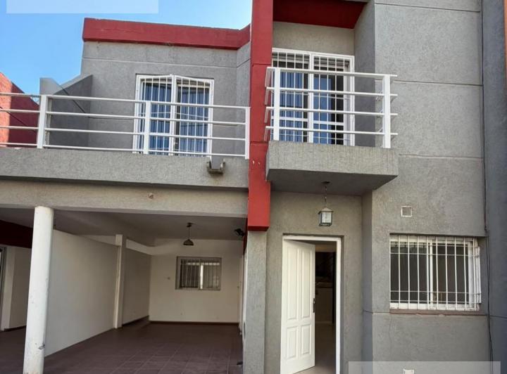 Casa · 90m² · 3 Dormitorios · 1 Cochera