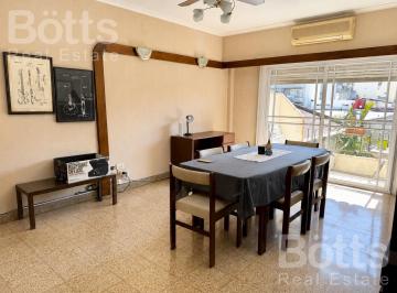 Departamento · 80m² · 4 Ambientes · Venta de 4 Ambientes, Luminoso, Frente a Plaza, Bajas Expensas, Ascensor, Villa del Parque