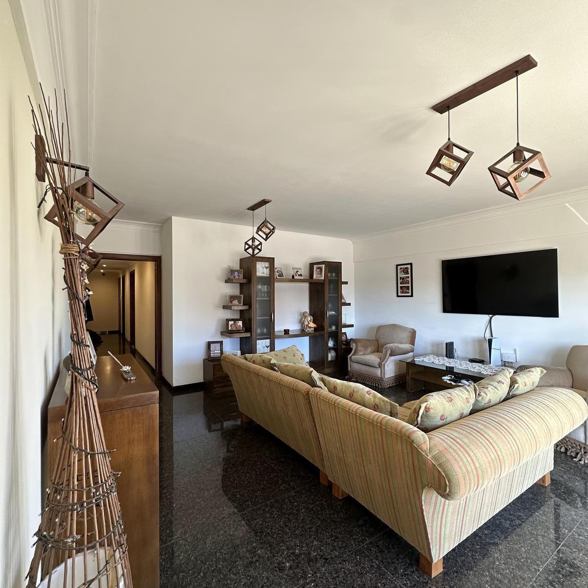 Destacada propiedad en block - Uso familiar y comercial - Excelente calidad constructiva