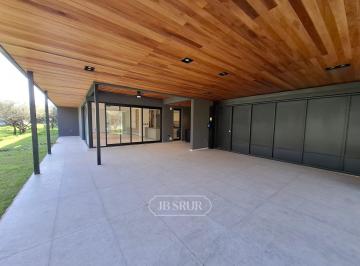 Casa · 1124m² · 6 Ambientes · 4 Cocheras · Casa en Venta Estancia El Terrón