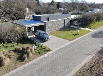 Casa · 1124m² · 6 Ambientes · 4 Cocheras · Casa en Venta Estancia El Terrón